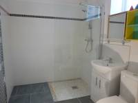 sisters-bathroom sisters-bathroom